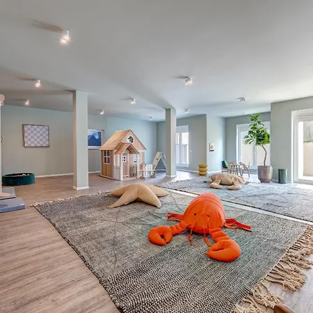 Maisonette-apartment A11 - Zwei Schlafzimmer, Zwei Baeder, Zwei Balkone & Zwei Terrassen Im 