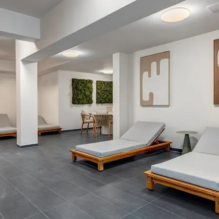 Maisonette-apartment A11 - Zwei Schlafzimmer, Zwei Baeder, Zwei Balkone & Zwei Terrassen Im 