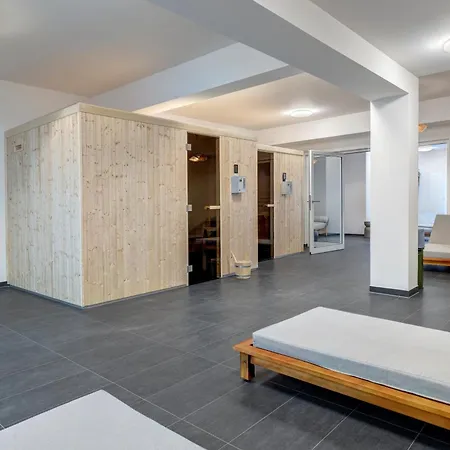 Maisonette-apartment A11 - Zwei Schlafzimmer, Zwei Baeder, Zwei Balkone & Zwei Terrassen Im 