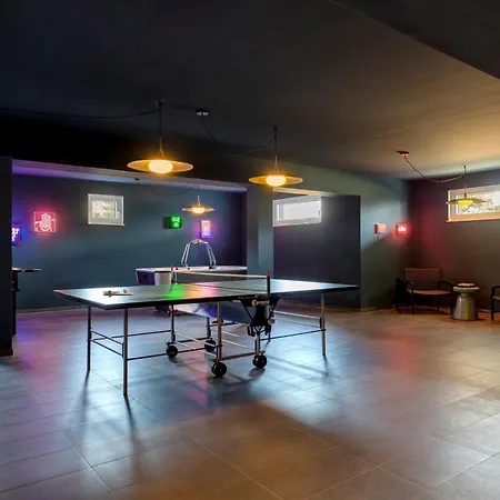 Maisonette-apartment A11 - Zwei Schlafzimmer, Zwei Baeder, Zwei Balkone & Zwei Terrassen Im 
