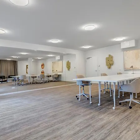 Maisonette-apartment A11 - Zwei Schlafzimmer, Zwei Baeder, Zwei Balkone & Zwei Terrassen Im 